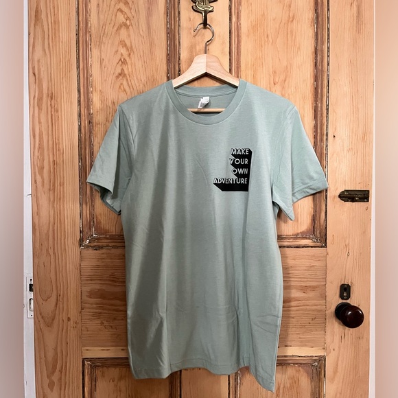 Women’s light green medium tshirt - Picture 1 of 2